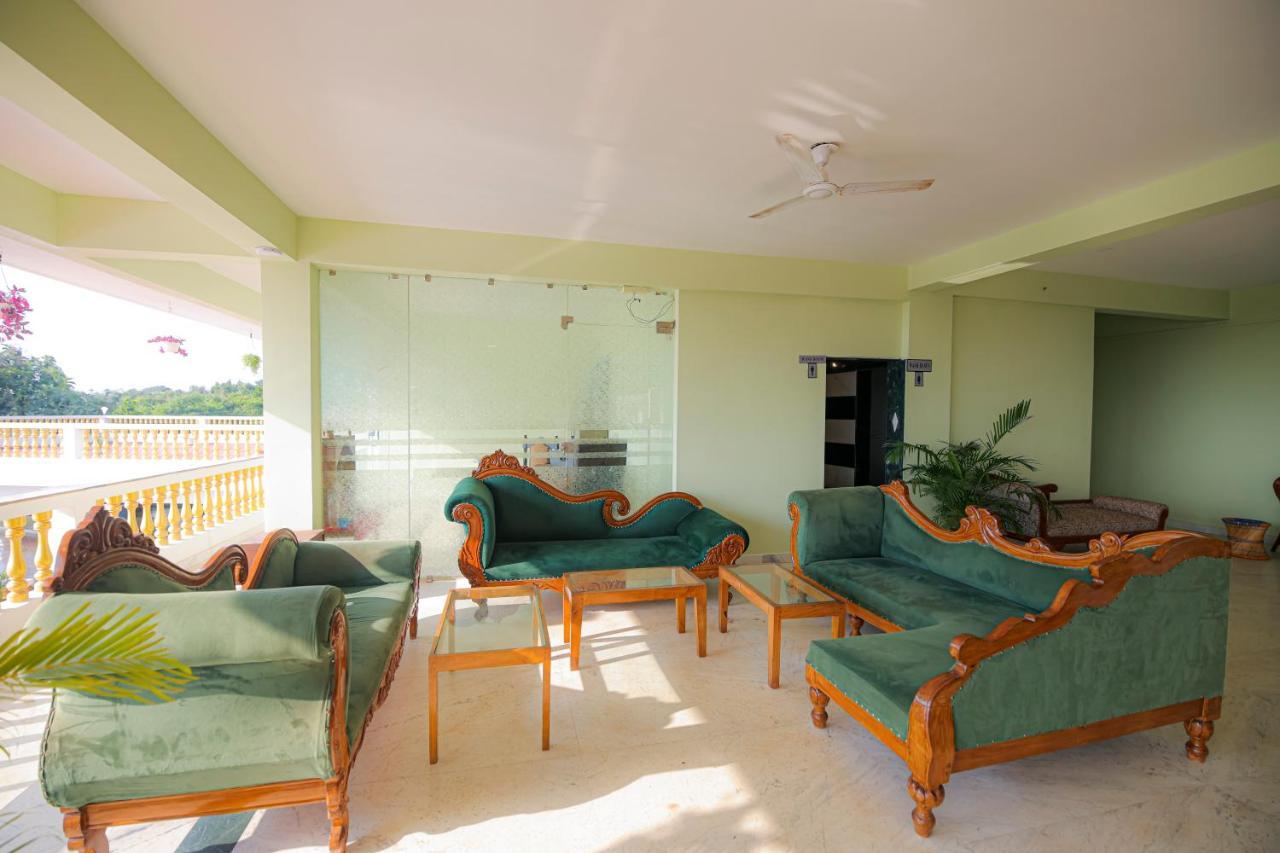 Sparv Aulakhs Resort 曼德姆 外观 照片