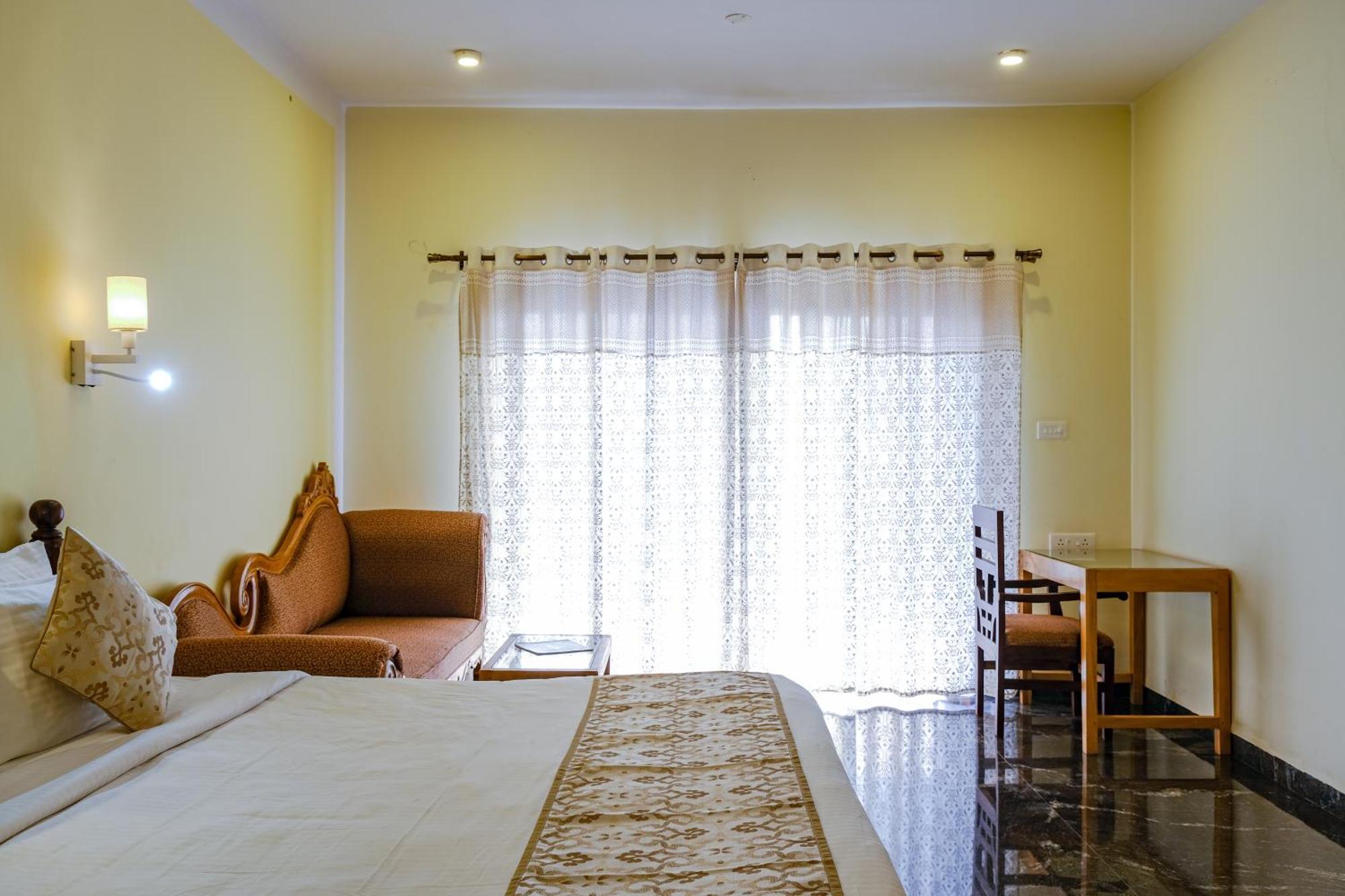 Sparv Aulakhs Resort 曼德姆 外观 照片
