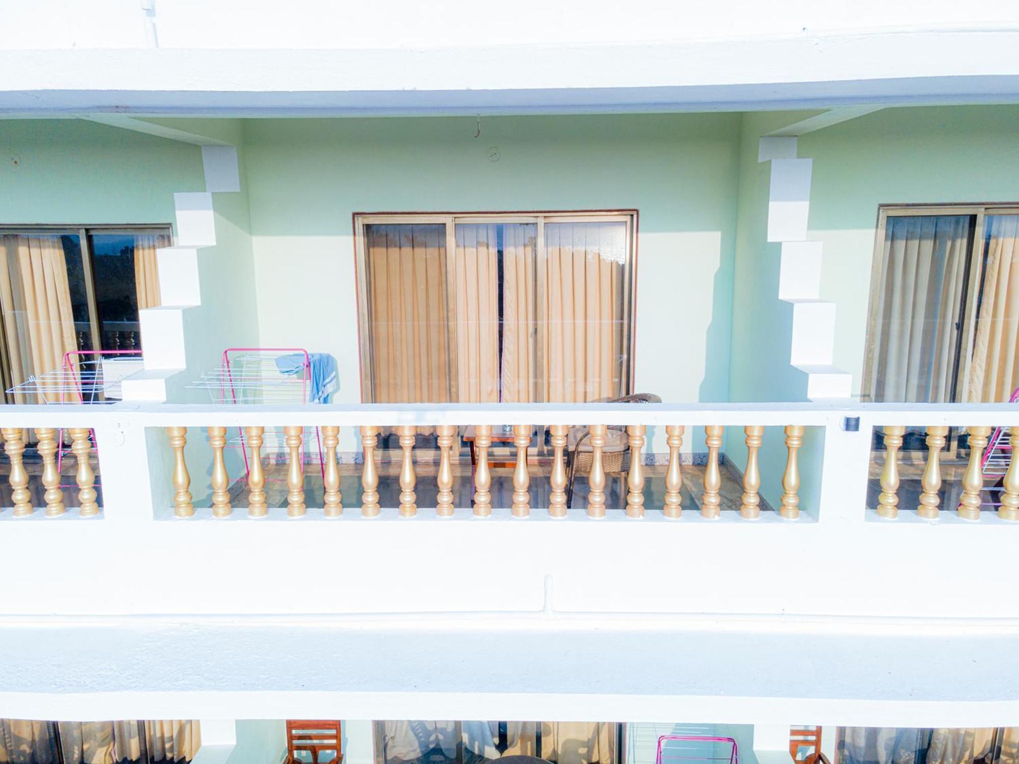 Sparv Aulakhs Resort 曼德姆 外观 照片