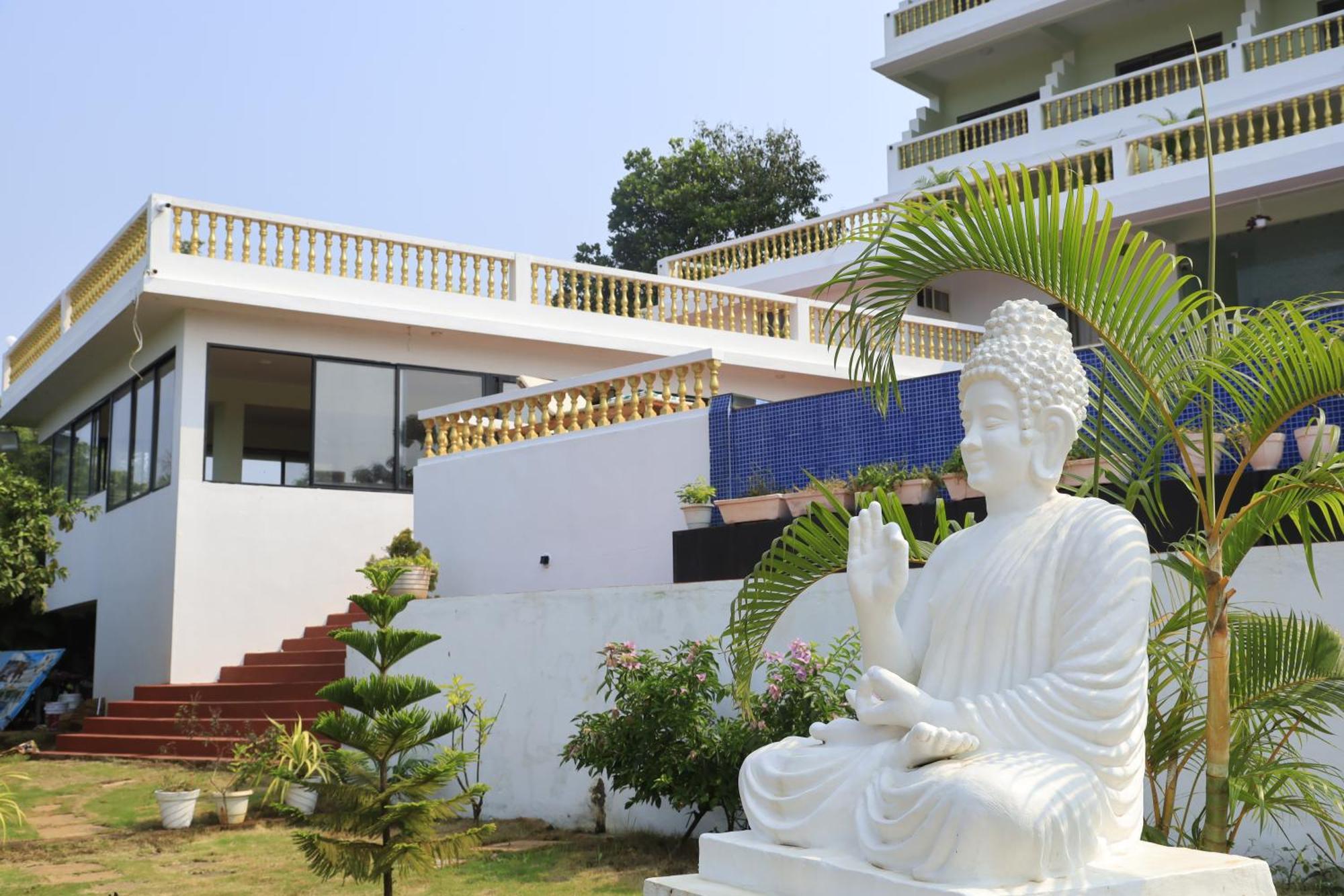 Sparv Aulakhs Resort 曼德姆 外观 照片