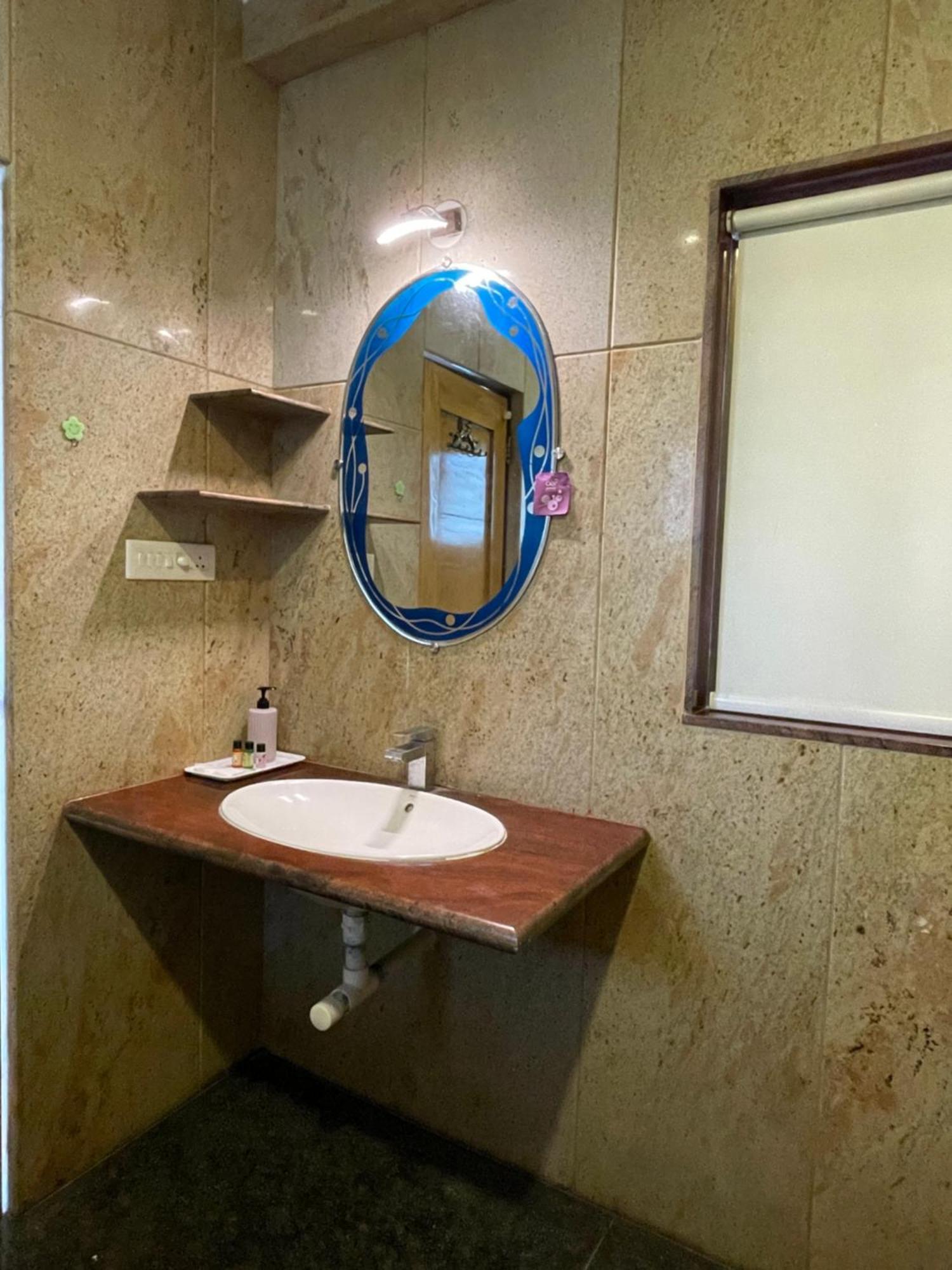 Sparv Aulakhs Resort 曼德姆 外观 照片