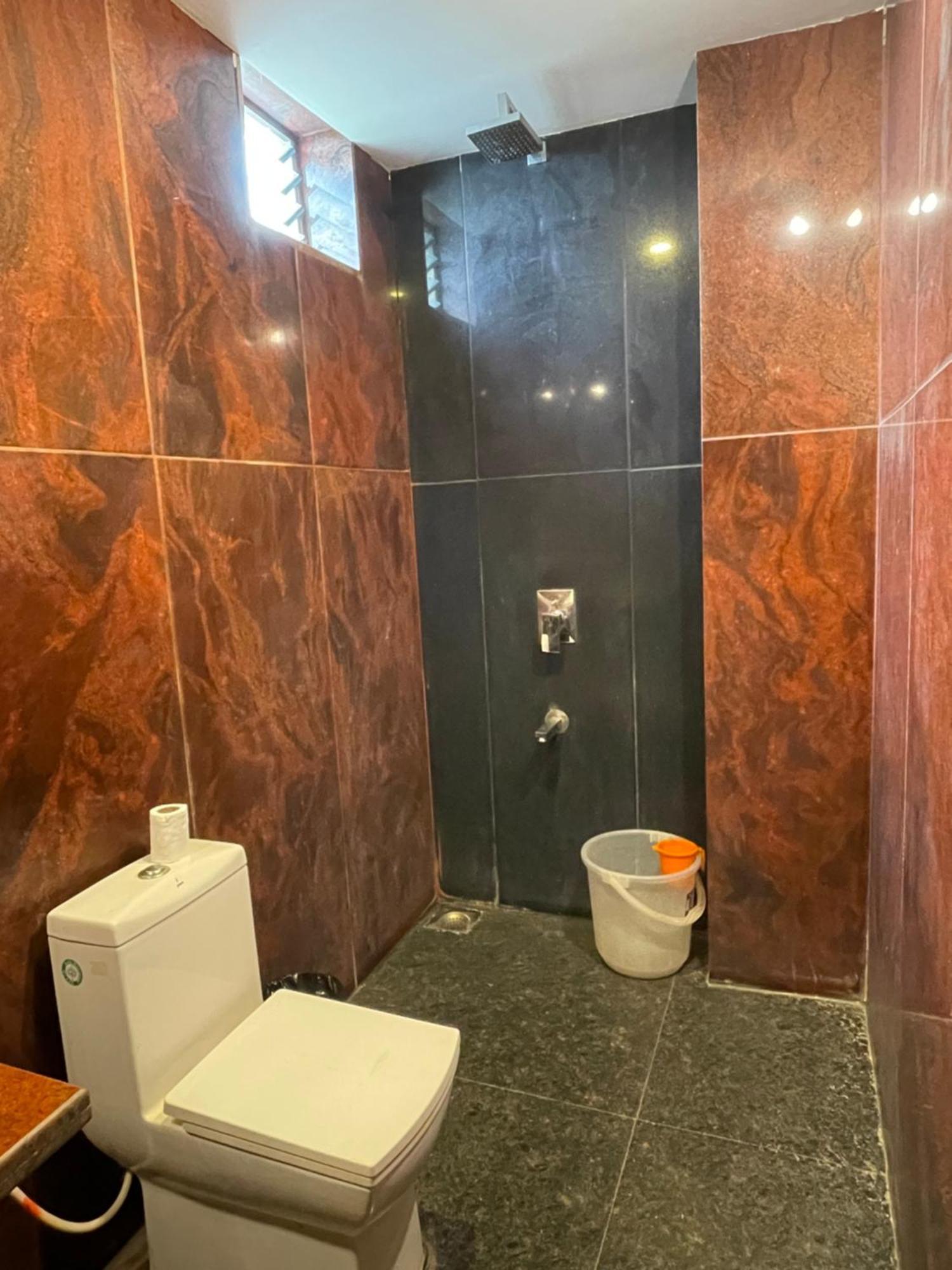 Sparv Aulakhs Resort 曼德姆 外观 照片
